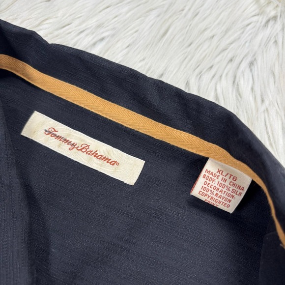 Tommy Bahama Men's XL Black Silk Embroidered Hawaiian Shirt Football Long Island - Picture 4 of 4